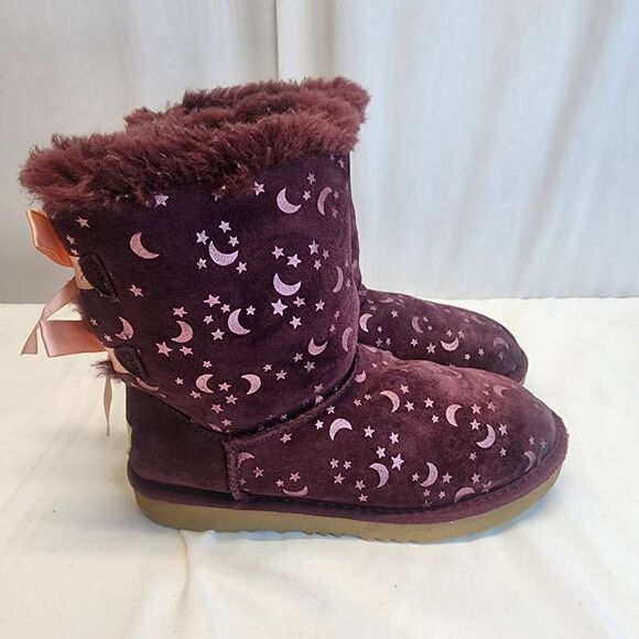 UGG Junior Bailey Bow Moon And Stars Boots Wild Grape Size 4 - Picture 4 of 13